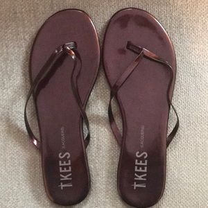 TKEES Lacquers Flip Flop in Burgundy